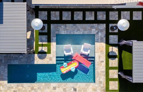 North Mountain House | 4 Br-Sleeps 10-Heated Private Pool-Fire Pit-Games