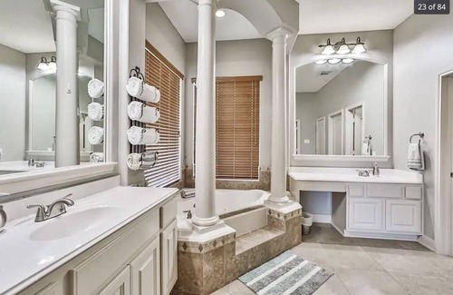 Katy Villa | 4 Br Spacious Villa W Heated Pool