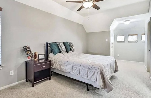 Katy Villa | 4 Br Spacious Villa W Heated Pool