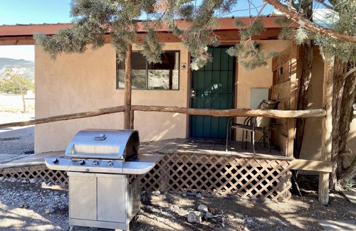 Glenwood House | #4 Casita Lobo Magico at the Catwalk, 1 BdRm ADA w Kitchen
