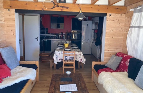 Ustou Apartment | 4 Chambres: 85 m2 + 35 m2 de Terrasse sur les Pistes: de 8 a 12 Personnes