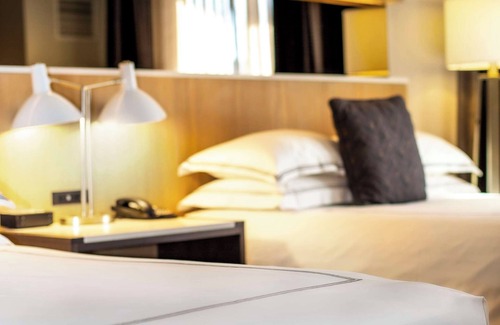 Bloor-Yorkville Hotel | 4 Comfortable Rooms w/City & Park Views – Central to Museums & Subway