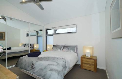 Perth Apartment | 4 Eco Rated Home Perth Sleeps 4