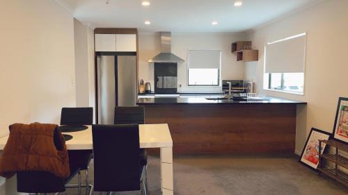 Hamilton Apartment | 4 En-suite Rooms Town House