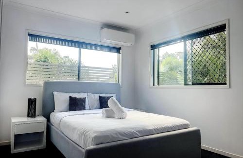 Calamvale House | 4 Ensuites Patio Pool BBQ Billiards Media Room