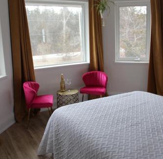 Rossmore House | 4 Guest Suite with Waterfront Views at Fancie's PEC - Suite 2