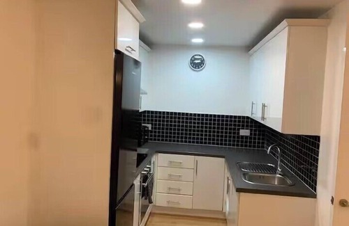 Barking Apartment | 4 Guests - Free Parking - Easy Access to London