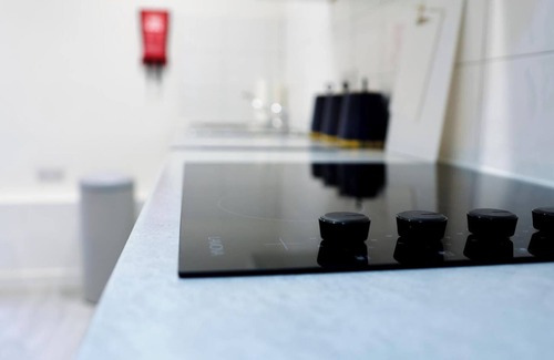 Thornton Heath Apartment | 4 Guests - Pet Friendly Retreat in Thornton Heath