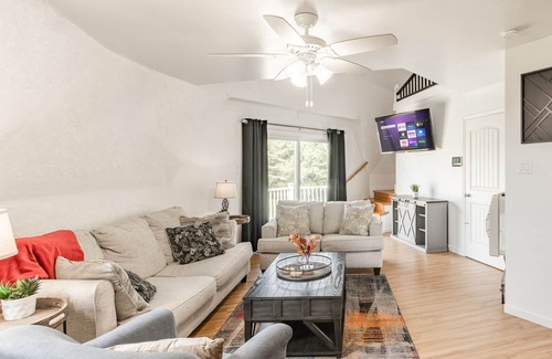 Normal House | 4 King Beds - Fast WiFi - Garage - Huge Yard