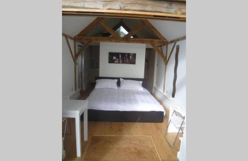 Haslemere House | 4 Kingsize Beds Ensuite - Sleeps 8-10 - Rural Contemporary Oak Framed House