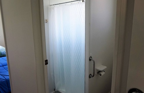 Tin Can Bay House | 4 Mallett Street - Tin Can Bay