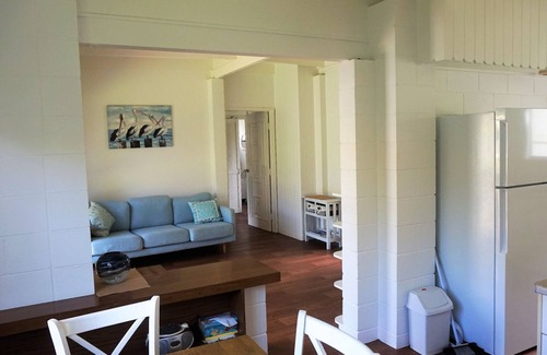 Tin Can Bay House | 4 Mallett Street - Tin Can Bay