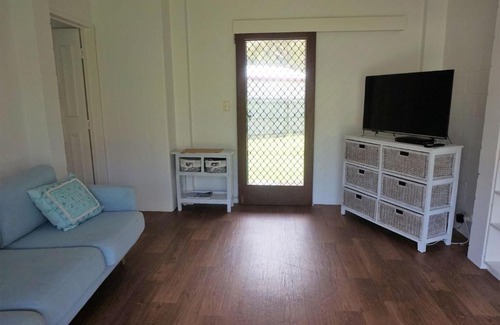 Tin Can Bay House | 4 Mallett Street Tin Can Bay Walk to Everything