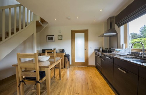 Kenmore Cottage | 4 Maxwells - sleeps 2 guests in 1 bedroom