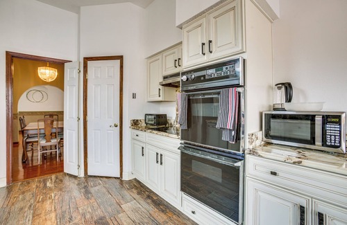 Algiers House | 4 Mi to Bourbon St: Spacious Retreat w/Wet Bar!