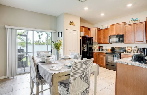 Greater Palm River Point CDC House | 4 Mi to Brandon Exchange: Resort-Style Townhome!