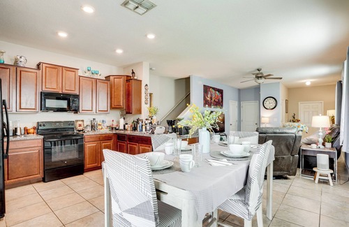 Greater Palm River Point CDC House | 4 Mi to Brandon Exchange: Resort-Style Townhome!