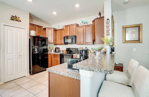 Greater Palm River Point CDC House | 4 Mi to Brandon Exchange: Resort-Style Townhome!