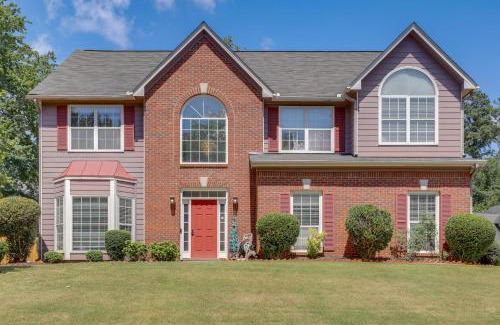 Roswell House | 4 Mi to Chattahoochee River Family Home with Yard!