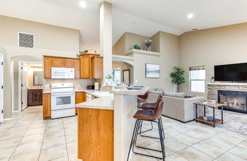 Grand Junction House | 4 Mi to Dtwn Grand Junction Hot Tub Haven!