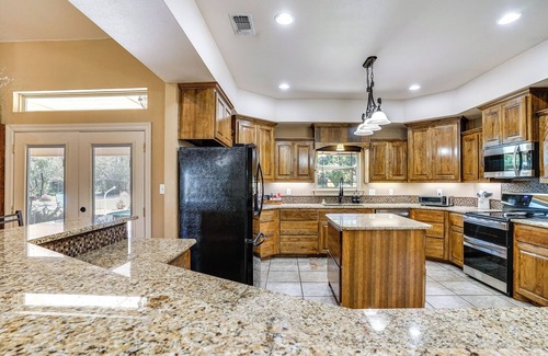 Stephenville House | 4 Mi to Dtwn: Home w/Pool in Stephenville!