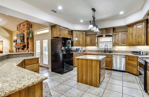 Stephenville House | 4 Mi to Dtwn: Home w/Pool in Stephenville!