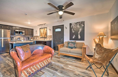 Fort Worth Apartment | 4 Mi to Dtwn: Rustic Fort Worth Apt