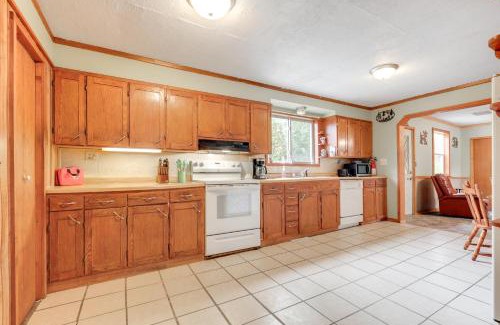 Glidden House | 4 Mi to Gordon Lake Family Retreat in Glidden!