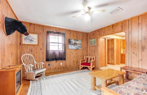 Glidden House | 4 Mi to Gordon Lake Family Retreat in Glidden!