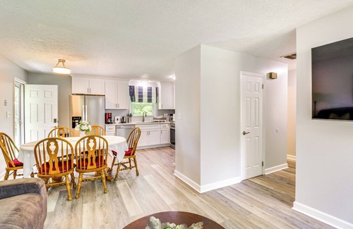 Newport News House | 4 Mi to Hampton Coliseum: Home w/Yard!