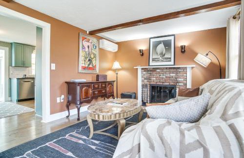 Lagoon Heights House | 4 Mi to Inkwell Beach Home in Oak Bluffs!