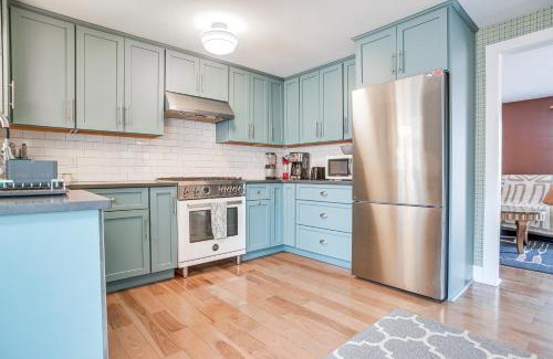 Lagoon Heights House | 4 Mi to Inkwell Beach Home in Oak Bluffs!
