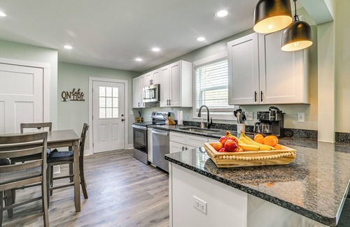 Cadiz Cottage | 4 Mi to Lake Barkley: Pet-Friendly Home w/Hot Tub