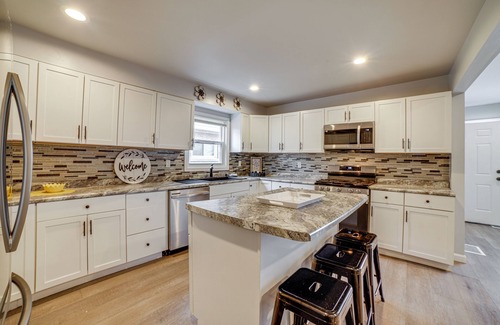 East Chicago House | 4 Mi to Lake Michigan: East Chicago Home w/Grill