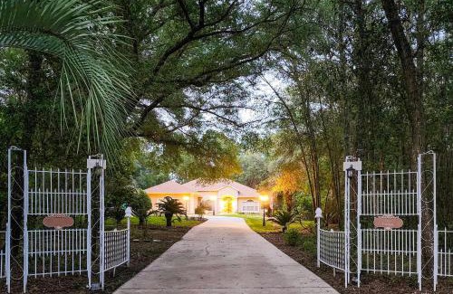 Dunnellon Villa | 4 Mi to Rainbow Springs Dunnellon Villa with Pool!