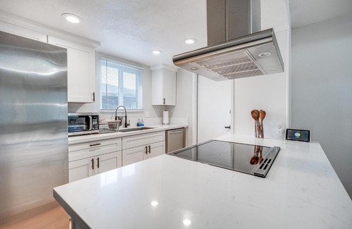 Stockton House | 4 Mi to San Joaquin River Remodeled Home with Patio