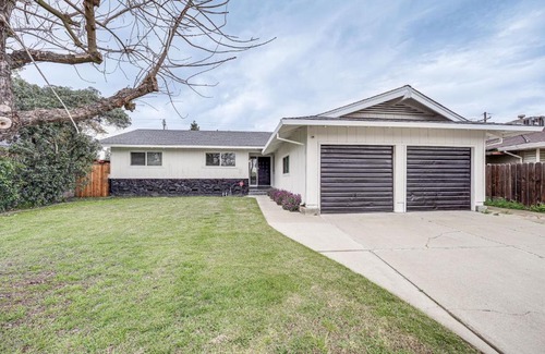 Stockton House | 4 Mi to San Joaquin River Remodeled Home with Patio