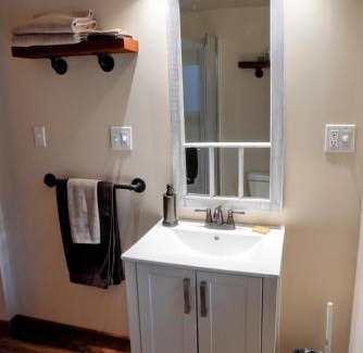 Nelson Ski Chalet | 4 Mile Creek Cabin (Creekside)