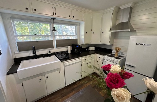 Landon Branch Apartment | 4 miles from Downtown this charming studio offers a cozy retreat for your stay.