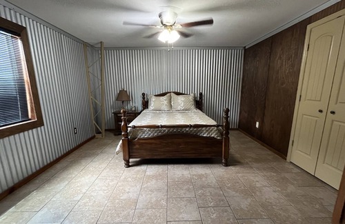 Perry House | 4 Miles to Beach, Plenty of Parking for Boats & Trailers