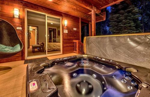Y Area House | 4 miles to Lake, Heavenly, Casinos w/ 7 bedrooms, 5.5 baths, Sleeps 20, 6800 sqf