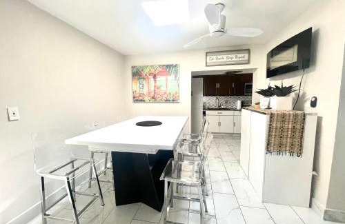 Gulf Gate Estates Apartment | 4 miles to Siesta Key Beach #1 in America