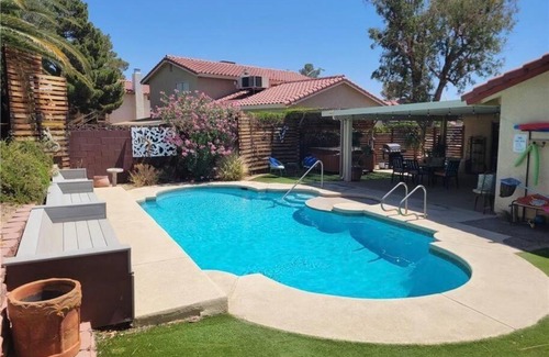 Paradise House | 4 miles to Strip/Big house with pool