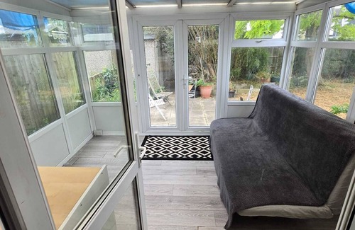 Little Hay House | 4-min drive from NEC/BHX Airport/HS2 - Sleeps 10 guest.