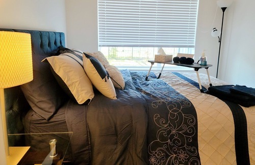 Newton Apartment | 4-min to Bear Creek Park, Surrey✧2BED-2BATH✧KITCHEN✧