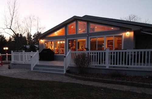 Port Franks House | 4 min WALK to sand beach & 4 water bodies. Central AC. 4 Fridges. Kid-friendly.