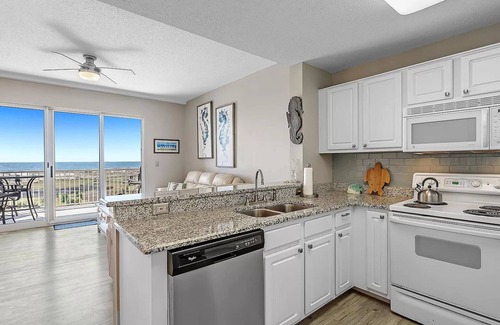Fort Morgan Condo | 4 minute walk to beach & gulf views from private balcony!
