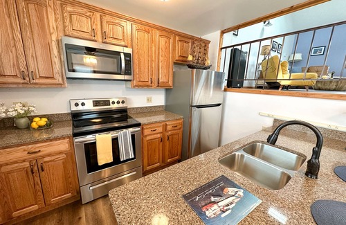 Sandusky House | 4 Minutes to Sports Center! Fun Family Home