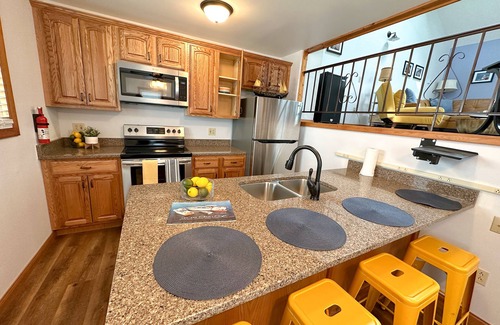 Sandusky House | 4 Minutes to Sports Center! Fun Family Home