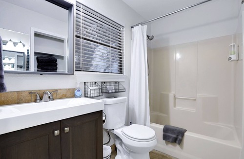 Spring Branch House | 4 minutes to the river, cozy hill country getaway